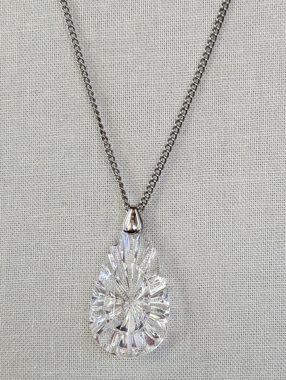 ✨ Vintage Clear Lucite Starburst Pendant Necklace